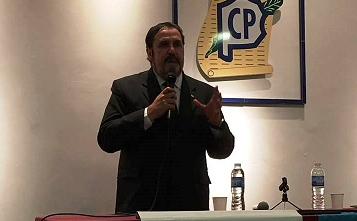 Charla por Bicentenario en el Círculo de Periodistas