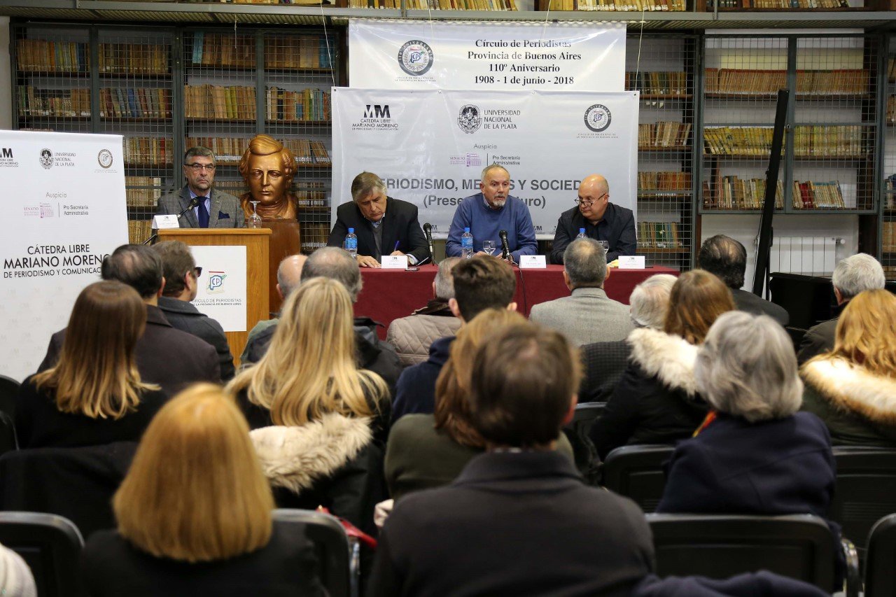 Con un activo debate sobre el rol de los medios, se presentó la Cátedra Libre “Mariano Moreno” de Periodismo y Comunicación.
