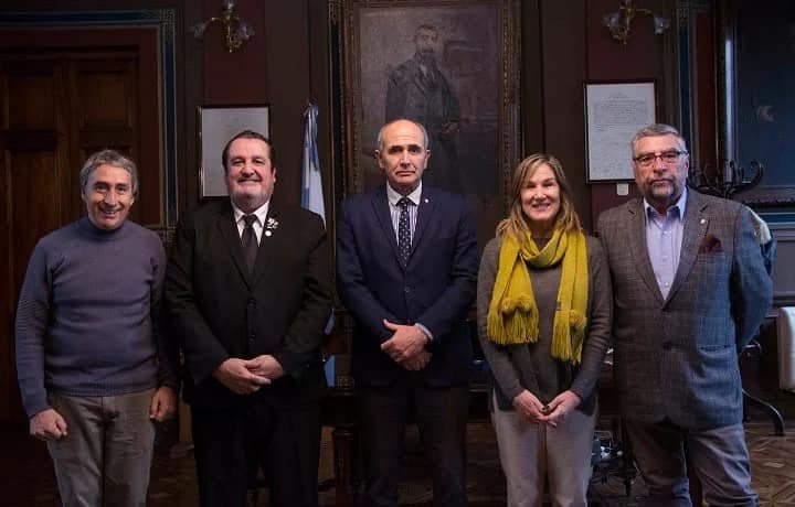 El presidente de la Universidad de La Plata UNLP recibió al Círculo de Periodistas