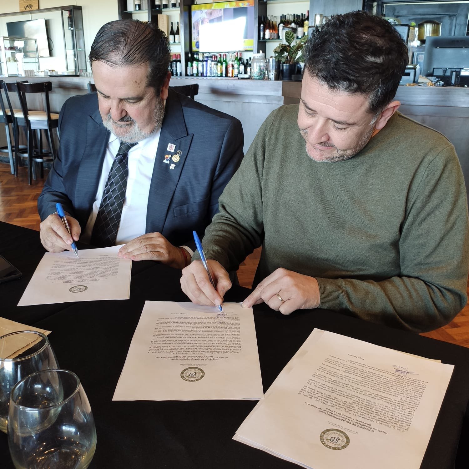 Firma de convenio con establecimientos gastronómicos